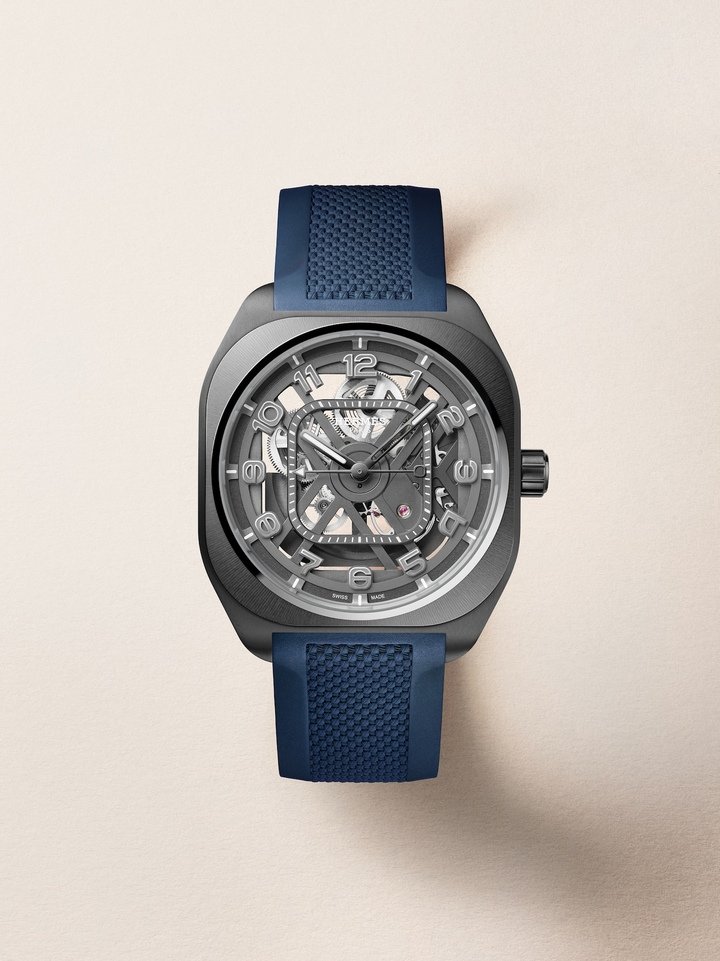 The grey version of the Hermès H08 Squelette.