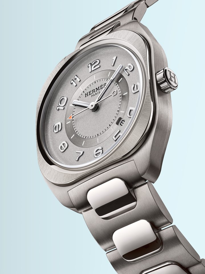 Hermès H08 expands with two titanium variations