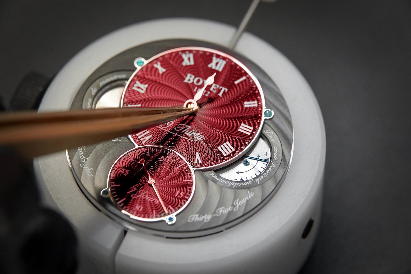 Bovet 19Thirty: Dazzling elegance in deep red