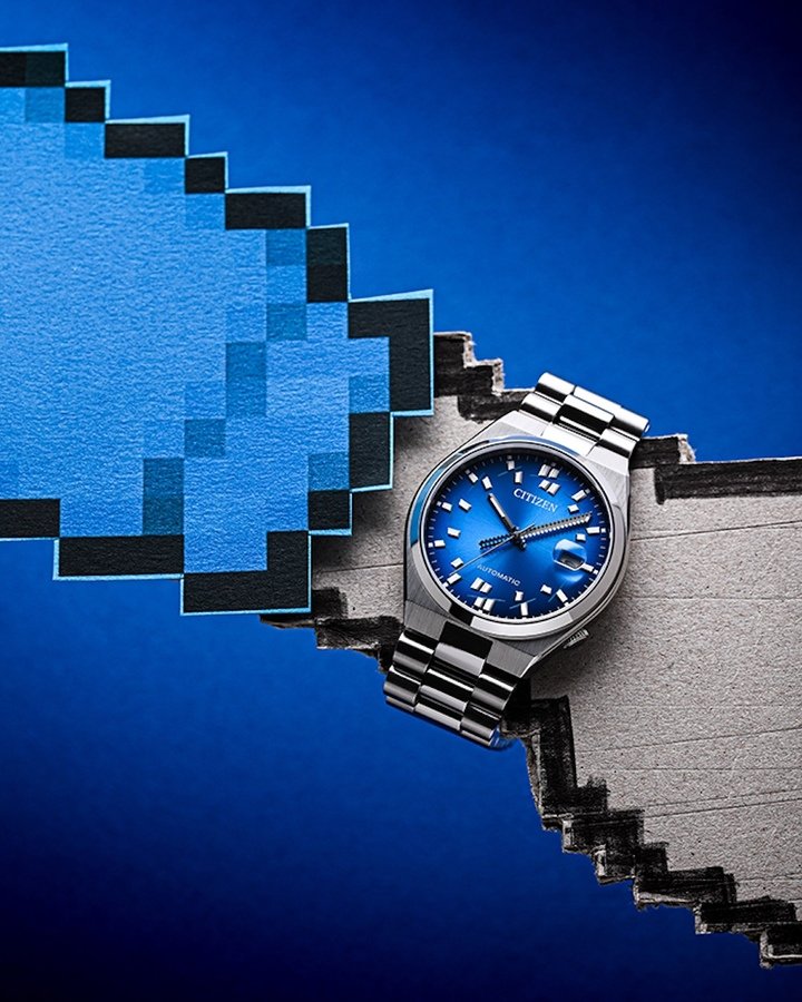 Citizen and the artist seconde/seconde/ (Romaric André) recently collaborated on this special version of the Tsuyosa, playfully reinterpreted in this limited edition of 3,600 pieces. The artist drew inspiration from the name of the collection, which means “power” and “strength” in Japanese. The minute hand has been transformed into a katana, rendered in the pixel-art style of retro Japanese video games favoured by seconde/seconde/.