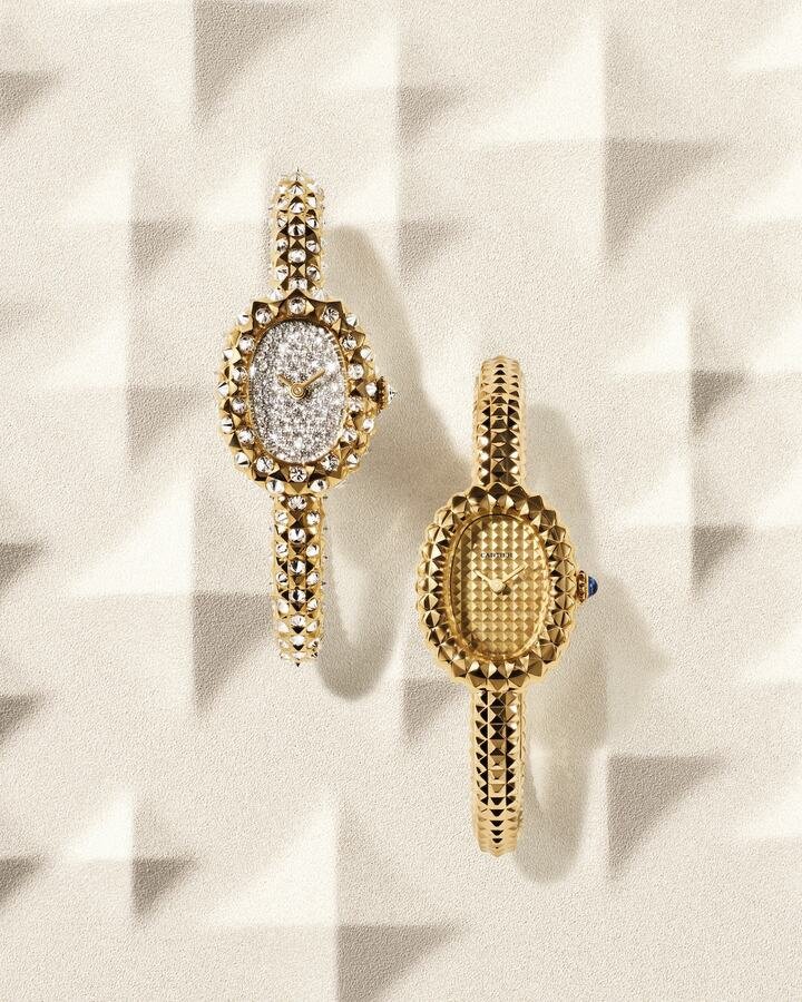 The Baignoire watch first appeared in 1958 and was officially given its name in 1973. In 2023, Cartier introduced a new version featuring a bangle bracelet. This year, the Maison reinterprets the Baignoire bangle model with a Clou de Paris motif.